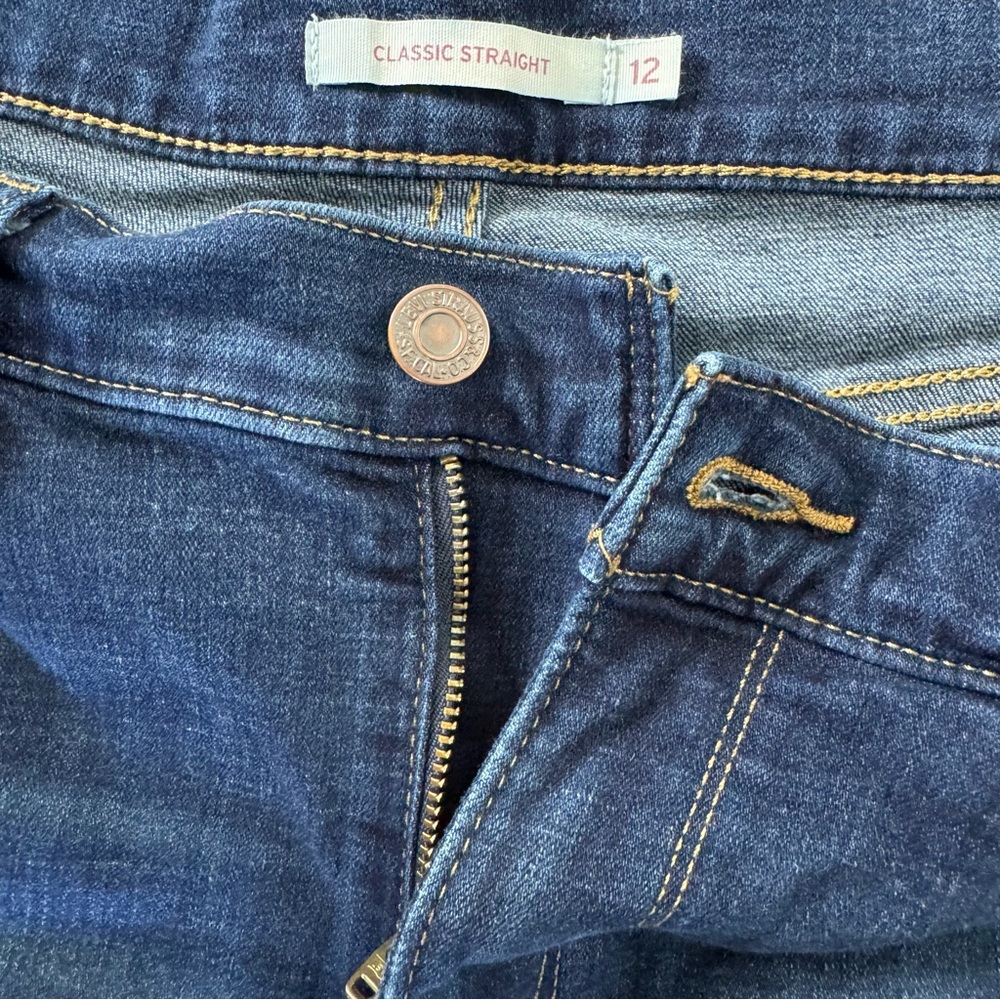 ❤️3/$30 Levi's Classic Straight Fit Women's Jeans – Dark Wash – Size 12 - Picture 6 of 12